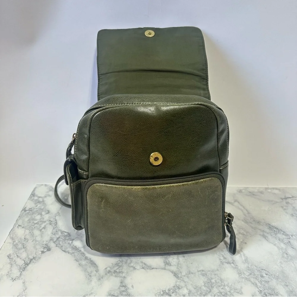 aurielle olive green leather backpack vintage 80’s 90’s distressed bag